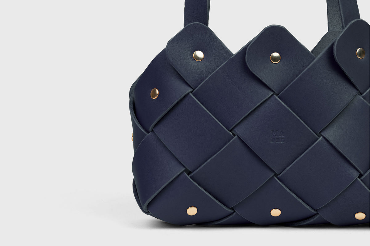 Pine Mini Tote Bag Marine Blue Colour Leather Vegetable Tanned Modern Minimal Design Premium Quality Atelier Madre Manuel Dreesmann Barcelona 3