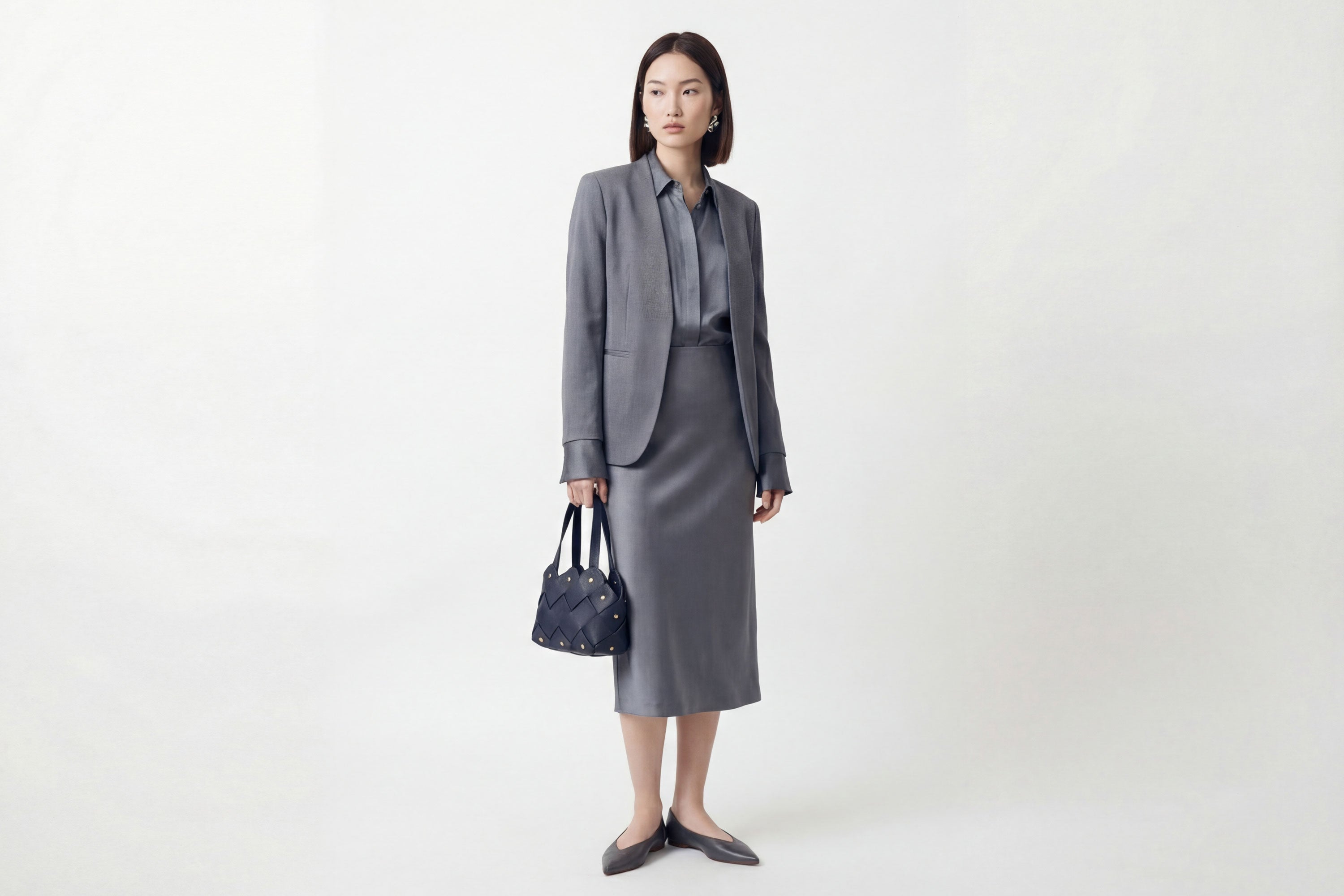 Pine Mini Tote Bag In Marine Blue Color In Vegetable Tanned Leather On Woman Model Woven Technique and Brass Rivets Atelier Madre Manuel Dreesmann Barcelona Spain