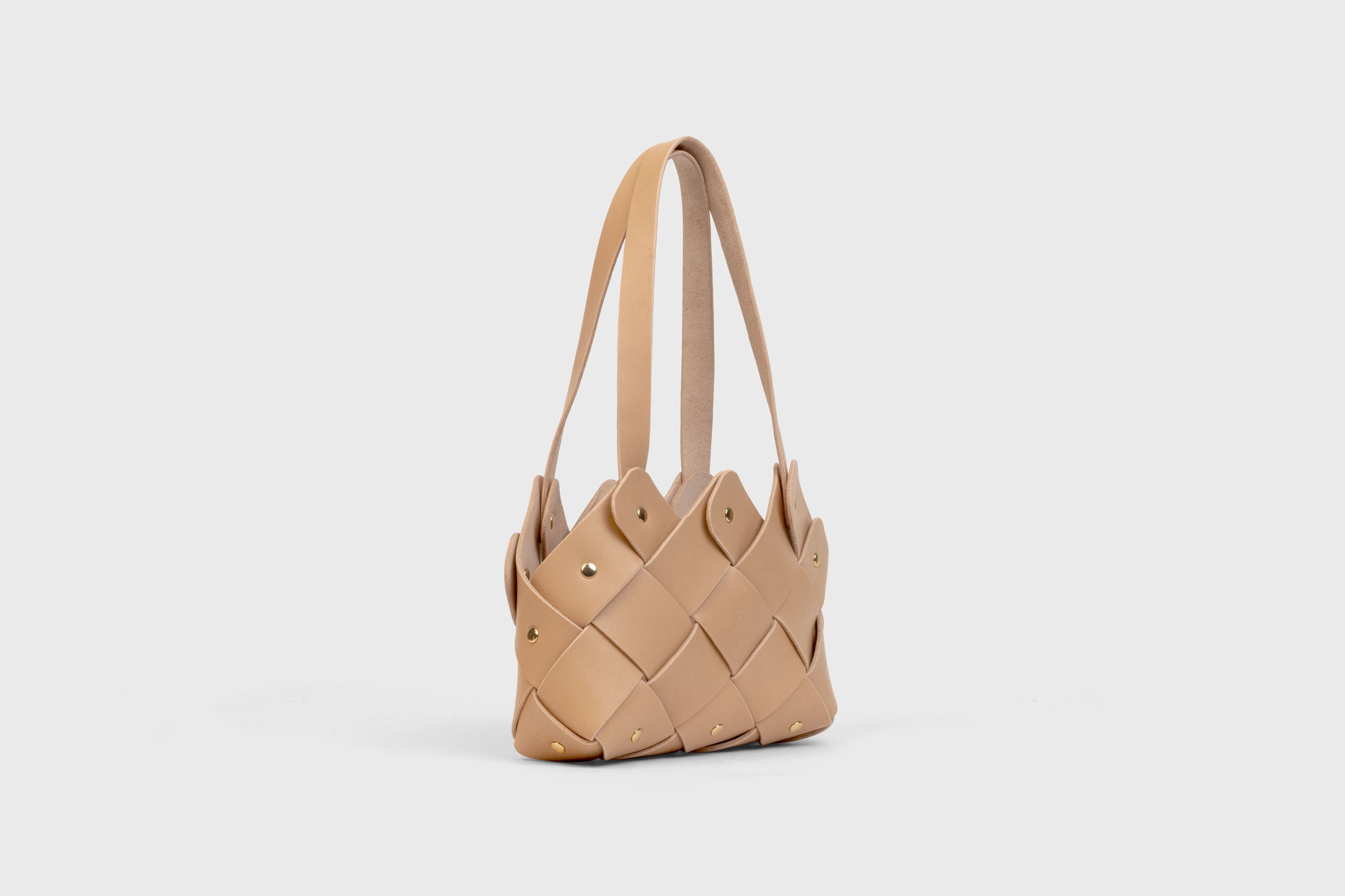 Pine Mini Tote Bag In Natural Color In Vegetable Tanned Leather Woven Technique and Brass Rivets Atelier Madre Manuel Dreesmann Barcelona Spain