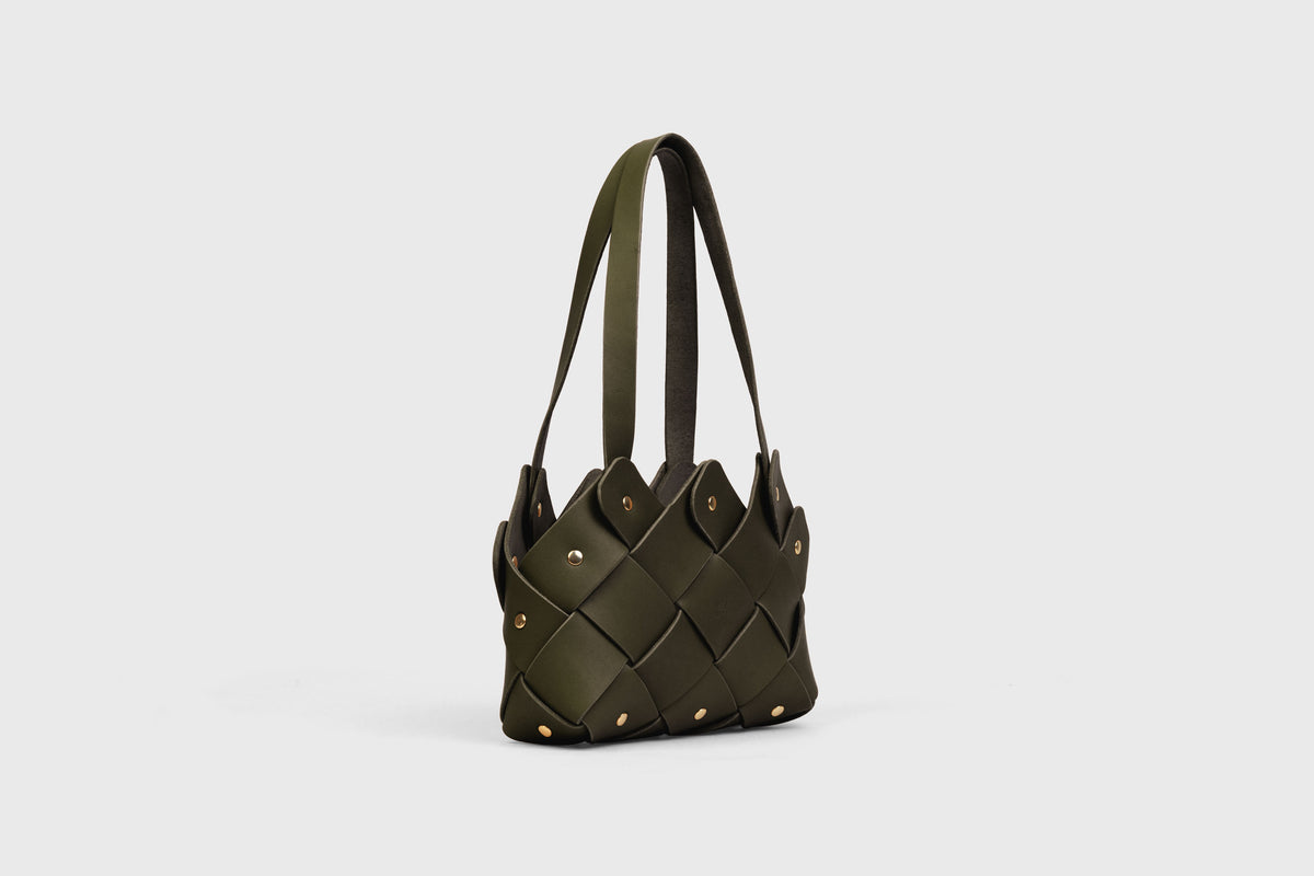 Pine Mini Tote Bag Olive Green Colour Leather Vegetable Tanned Modern Minimal Design Premium Quality Atelier Madre Manuel Dreesmann Barcelona 2