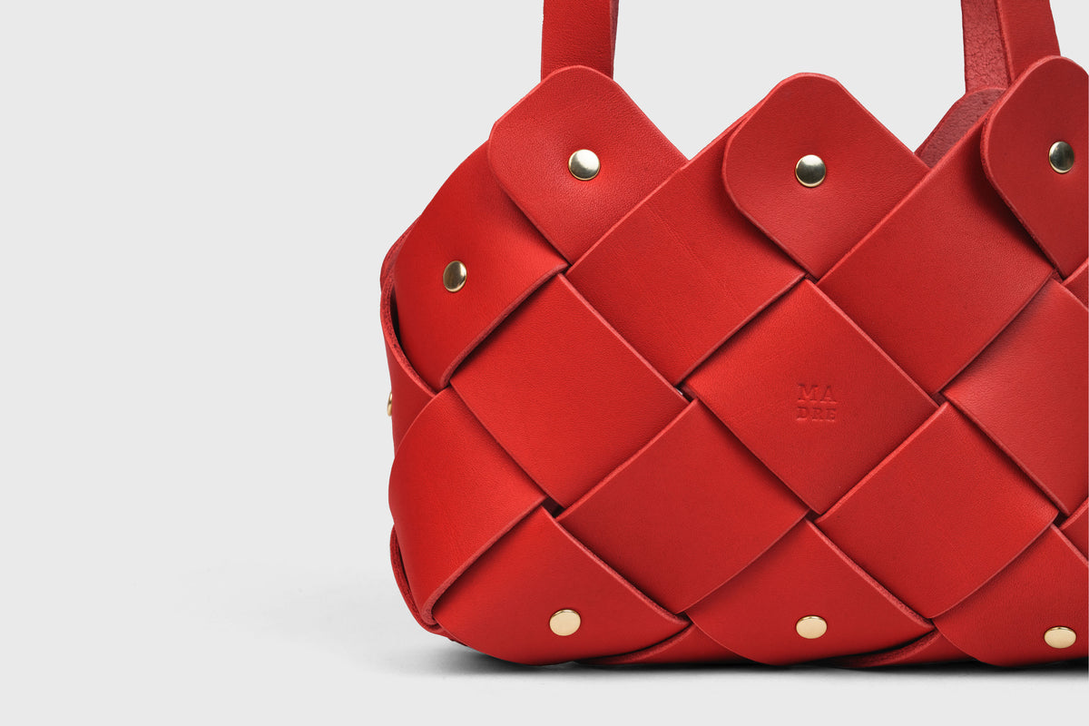 Pine Mini Tote Bag Red Colour Leather Vegetable Tanned Modern Minimal Design Premium Quality Atelier Madre Manuel Dreesmann Barcelona 3