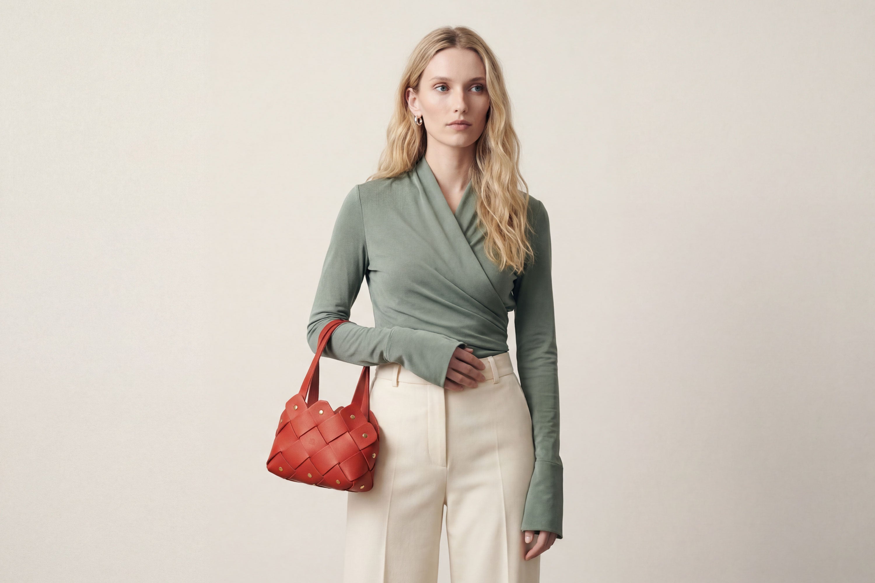 Pine Mini Tote Bag In Red Color In Vegetable Tanned Leather On Woman Model Woven Technique and Brass Rivets Atelier Madre Manuel Dreesmann Barcelona Spain