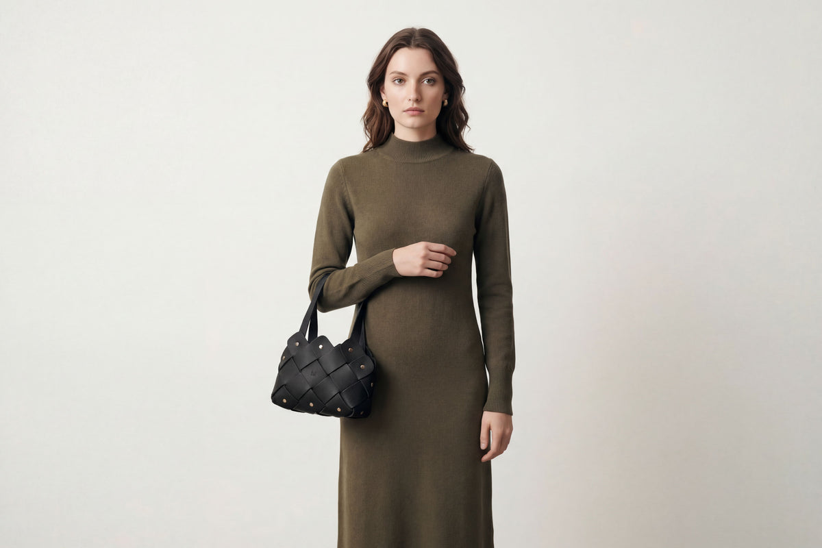 Pine Mini Tote Bag on a model Black Colour Leather Vegetable Tanned Modern Minimal Design Premium Quality Atelier Madre Manuel Dreesmann Barcelona 2
