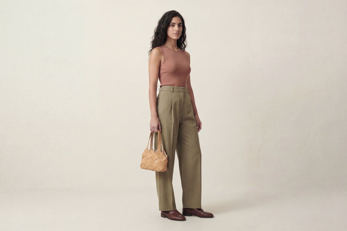 Pine Mini Tote Bag on a model Natural Colour Leather Vegetable Tanned Modern Minimal Design Premium Quality Atelier Madre Manuel Dreesmann Barcelona 1