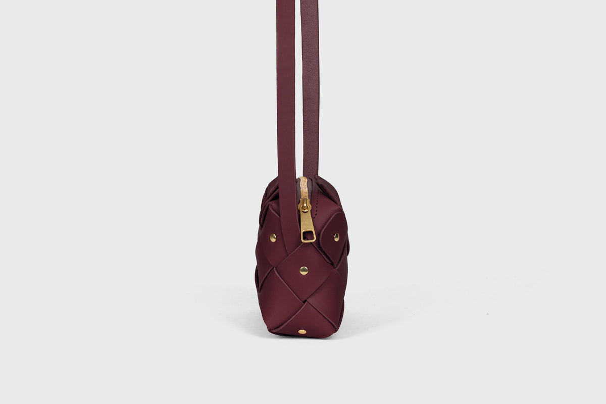 Pine Mini Zipper Bag Burgundy Colour Leather Atelier Madre Manuel Dreesmann Barcelona Spain 3