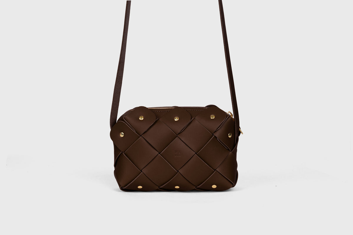 Pine Mini Zipper Bag Chocolate Brown Colour Leather Atelier Madre Manuel Dreesmann Barcelona Spain 1