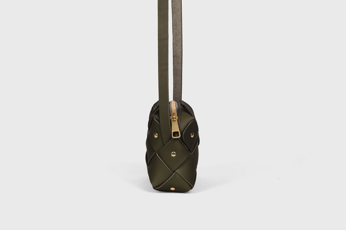 Pine Mini Zipper Bag Olive Green Leather Atelier Madre Manuel Dreesmann Barcelona Spain 3