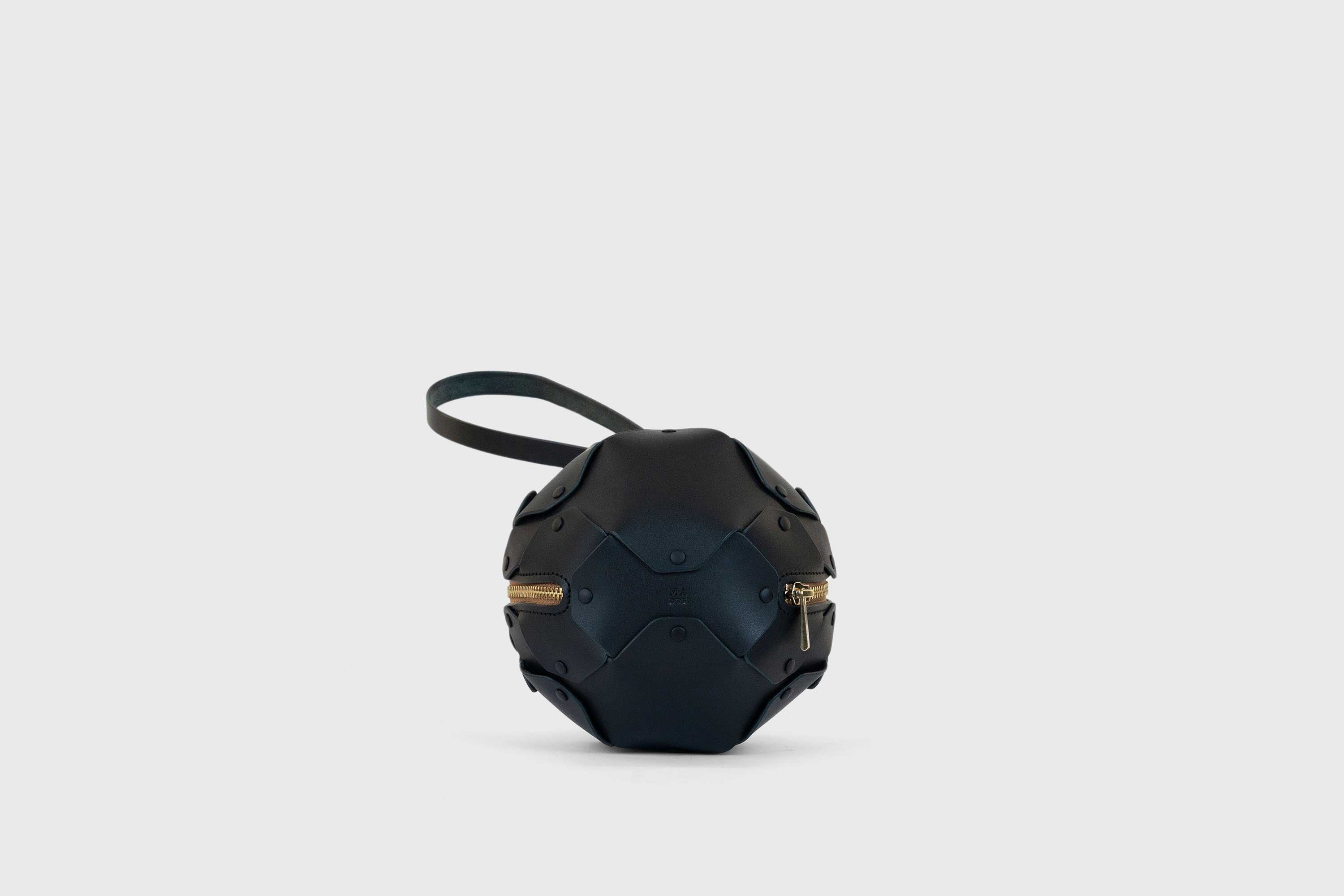 Puff Leather Ball Bag Black Luxury Vegetable Tanned Full Grain Spain Brass Rivets Premium Design Minimalist Modern Round Sphere Circle Round Zipper Pouch Handbag Clutch Bag Atelier Madre Manuel Dreesmann Barcelona