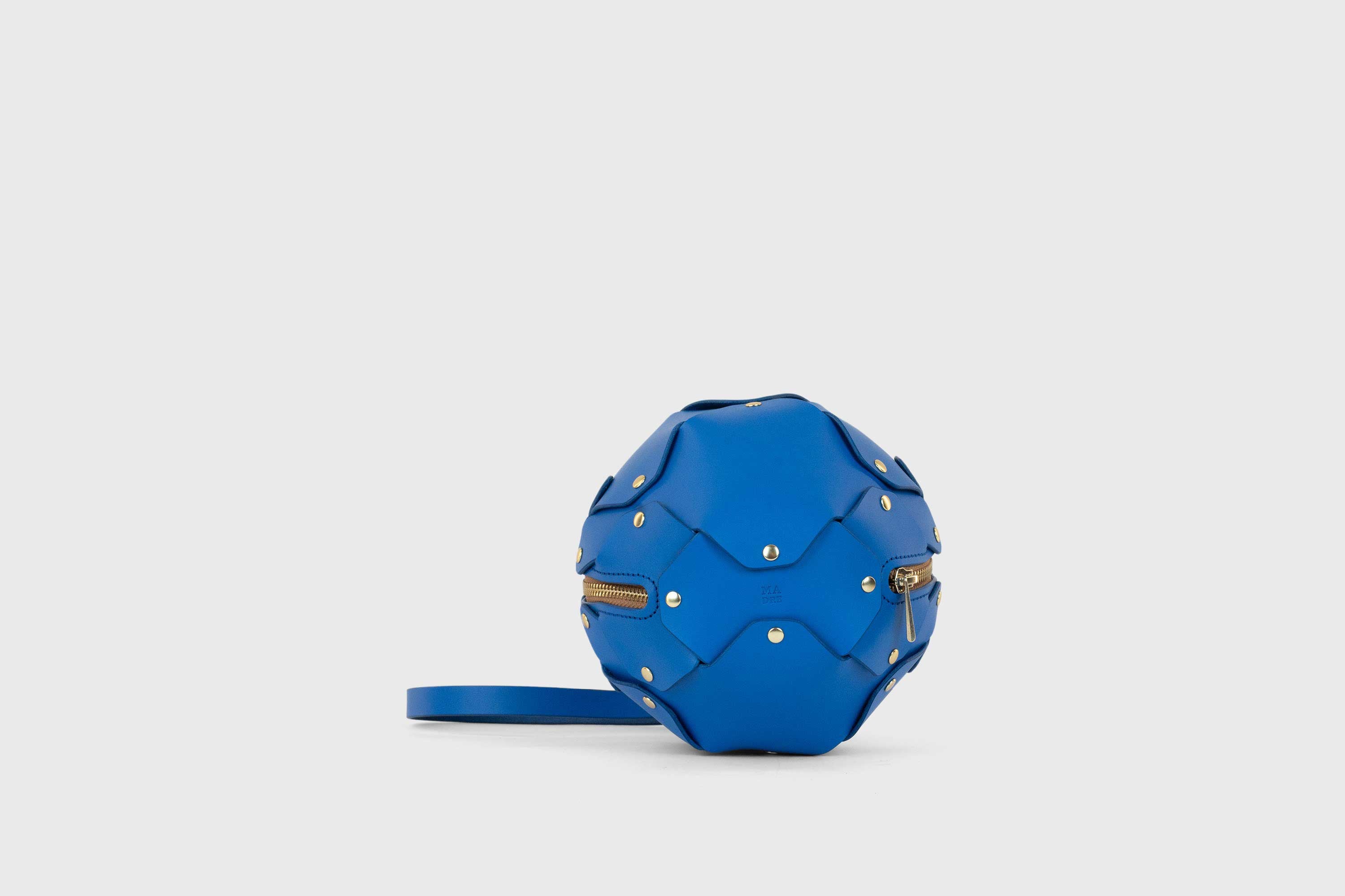 Puff Leather Ball Bag Royal Blue Luxury Vegetable Tanned Full Grain Spain Brass Rivets Premium Design Minimalist Modern Round Sphere Circle Round Zipper Pouch Handbag Clutch Bag Atelier Madre Manuel Dreesmann Barcelona