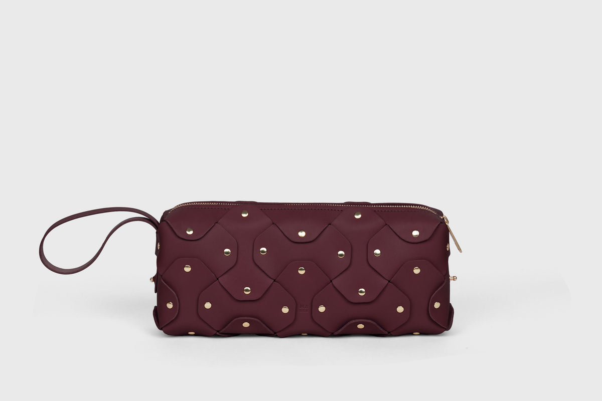 Rivet Bag 01 Burgundy Vegetable Tanned Leather Atelier Madre Manuel Dreesmann Barcelona Spain 4