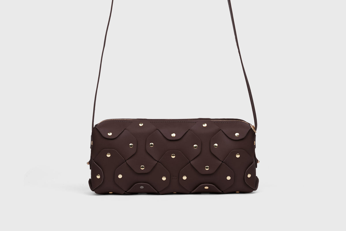 Rivet Bag 01 Chocolate Brown Vegetable Tanned Leather Atelier Madre Manuel Dreesmann Barcelona Spain 1