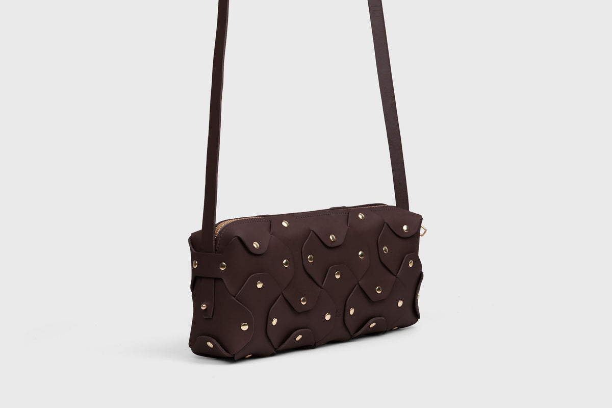 Rivet Bag 01 Chocolate Brown Vegetable Tanned Leather Atelier Madre Manuel Dreesmann Barcelona Spain 2