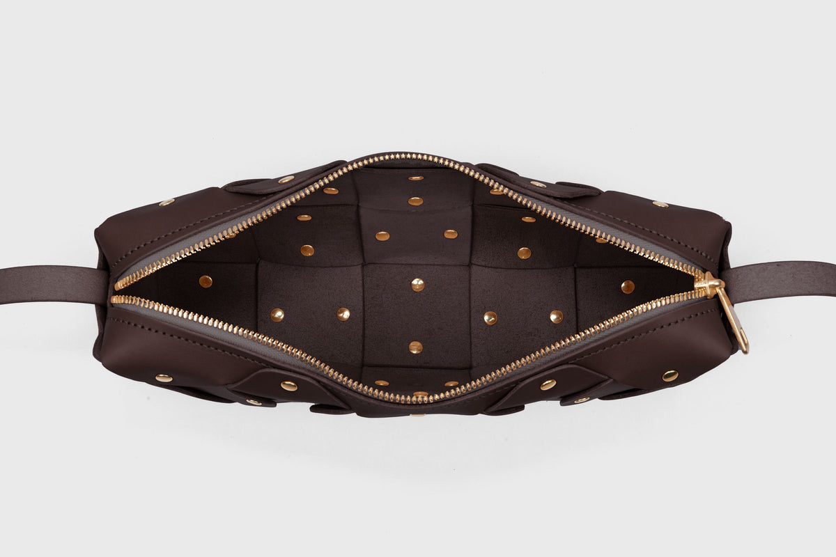 Rivet Bag 01 Chocolate Brown Vegetable Tanned Leather Atelier Madre Manuel Dreesmann Barcelona Spain 5