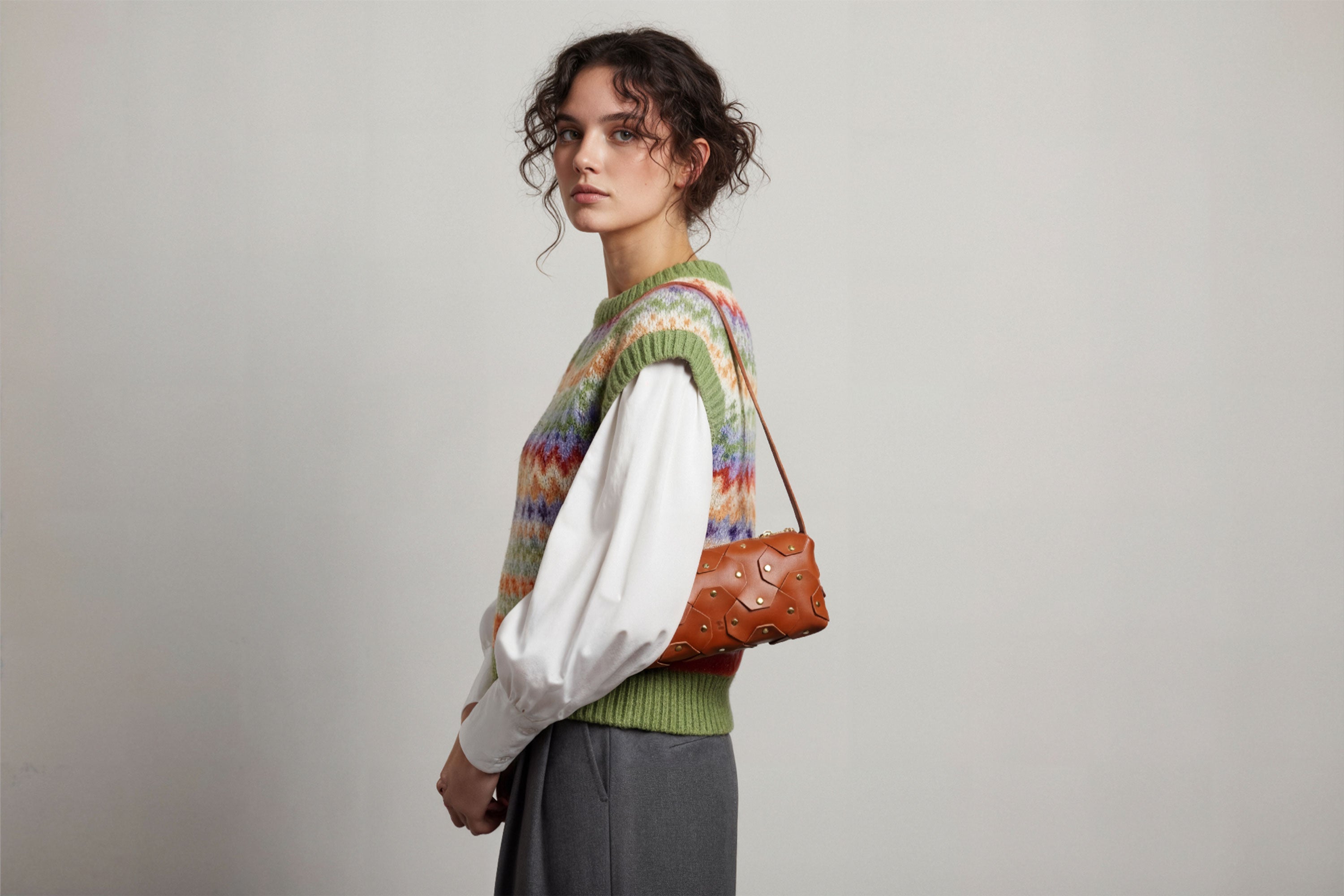 The Rivet Bag Leather Dark Brown Color Vegetable Tanned Full Grain Leather Premium Quality Handbag Crossbody Shoulder Clutch Minimalistic Modern Design Atelier Madre Manuel Dreesmann Barcelona Spain