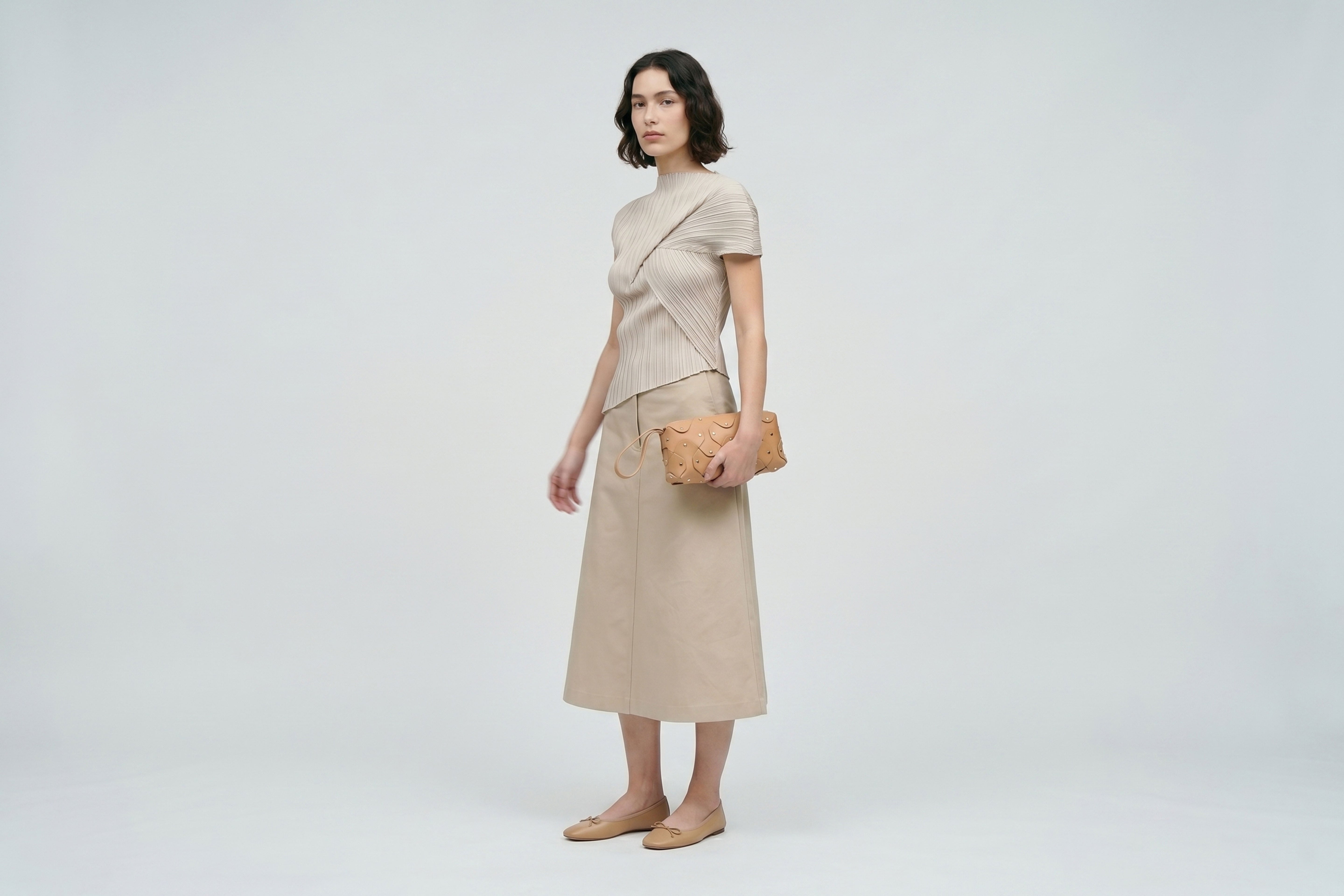 Rivet Bag 01 In Natural Color On A Woman Model In Vegetable Tanned Leather With Brass Rivets Unique Design Atelier Madre Manuel Dreesmann Barcelona Spain
