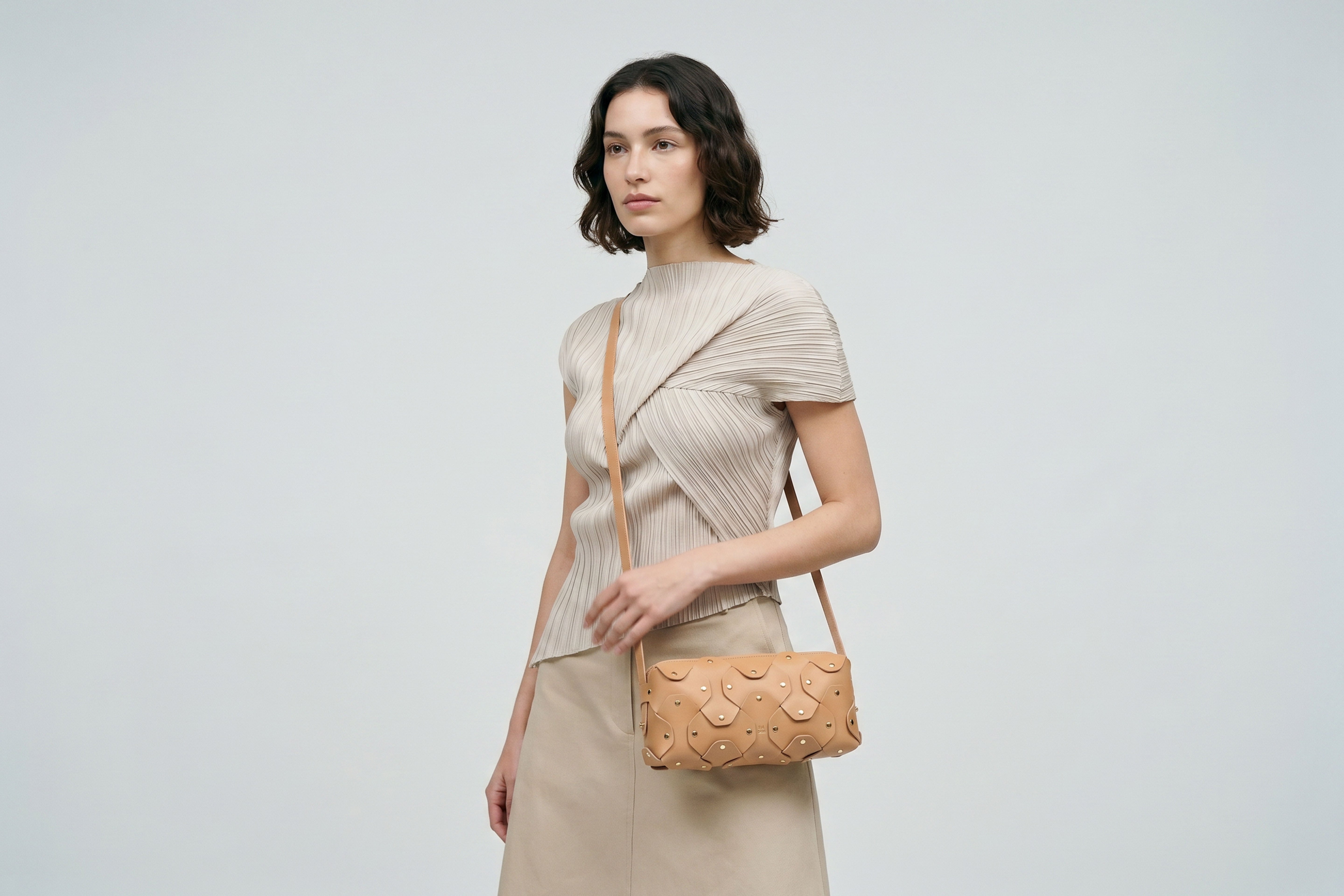 Rivet Bag 01 In Natural Color On A Woman Model In Vegetable Tanned Leather With Brass Rivets Unique Design Atelier Madre Manuel Dreesmann Barcelona Spain