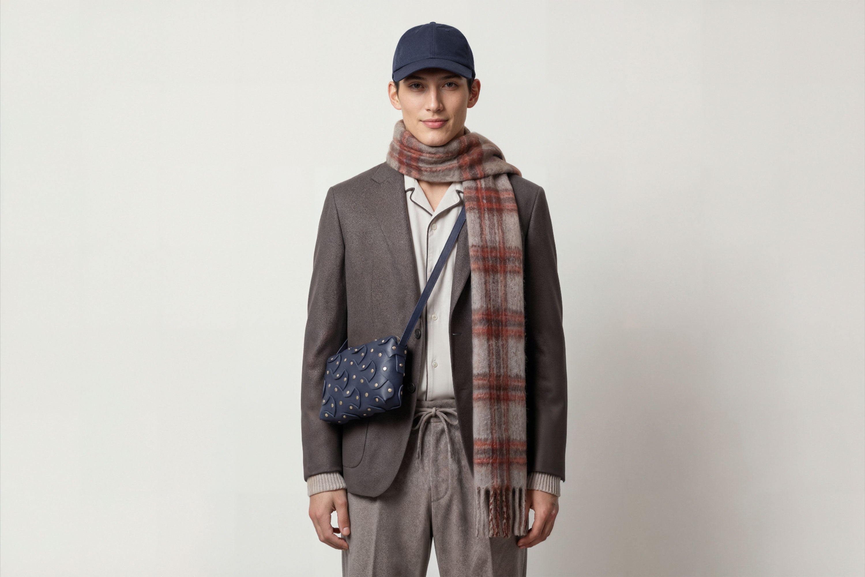 The Rivet Bag Big Leather Marine Blue Color On A Model Vegetable Tanned Full Grain Leather Premium Quality Handbag Crossbody Shoulder Clutch Minimalistic Modern Design Atelier Madre Manuel Dreesmann Barcelona Spain