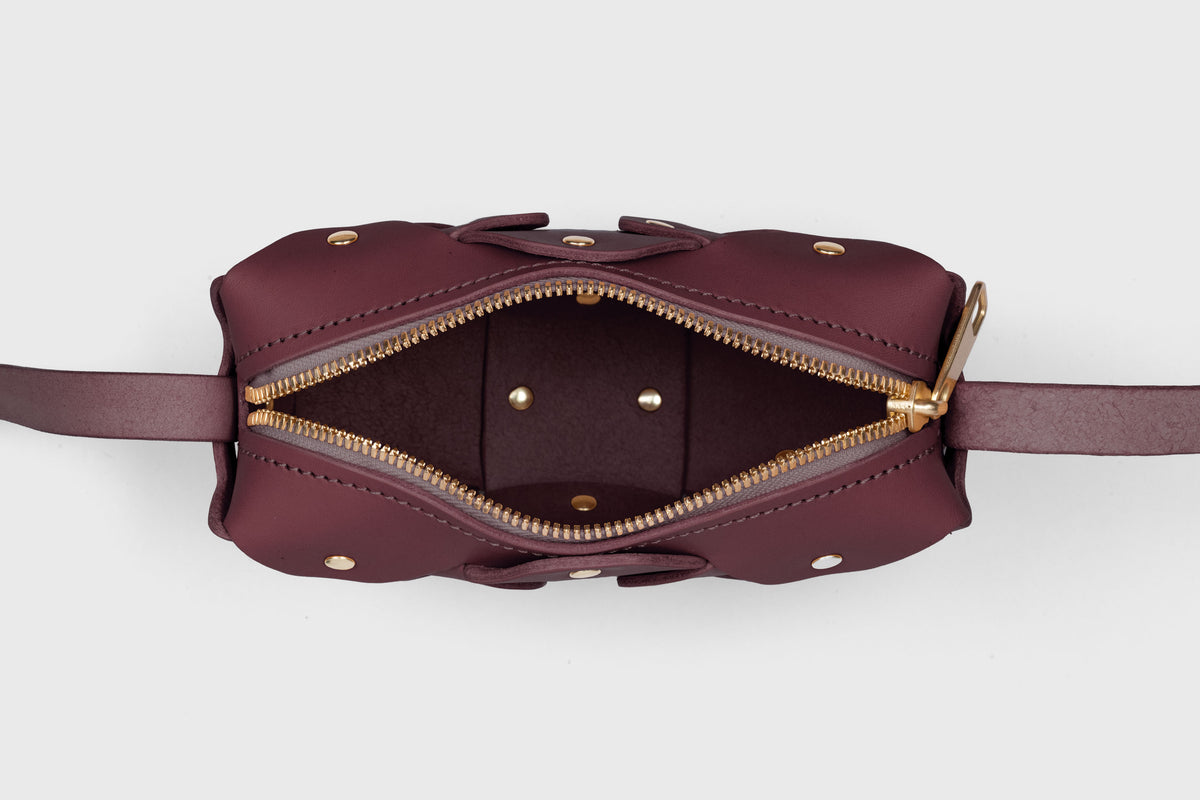Rivet Bag Small Burgundy Leather Zipper Crossbody Bag Atelier Madre Manuel Dreesmann Barcelona Spain 1