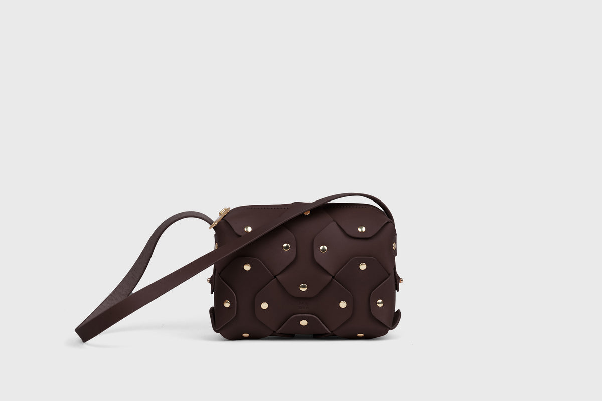 Rivet Bag Small Chocolate Brown Leather Zipper Crossbody Bag Atelier Madre Manuel Dreesmann Barcelona Spain 4