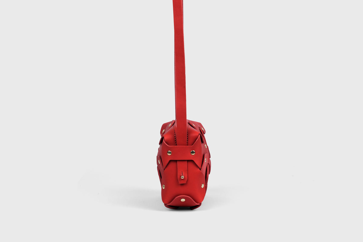 Rivet Bag Small Red Colour Leather Vegetable Tanned Modern Minimal Design Premium Quality Atelier Madre Manuel Dreesmann Barcelona3