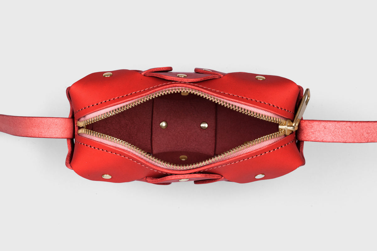 Rivet Bag Small Red Colour Leather Vegetable Tanned Modern Minimal Design Premium Quality Atelier Madre Manuel Dreesmann Barcelona5
