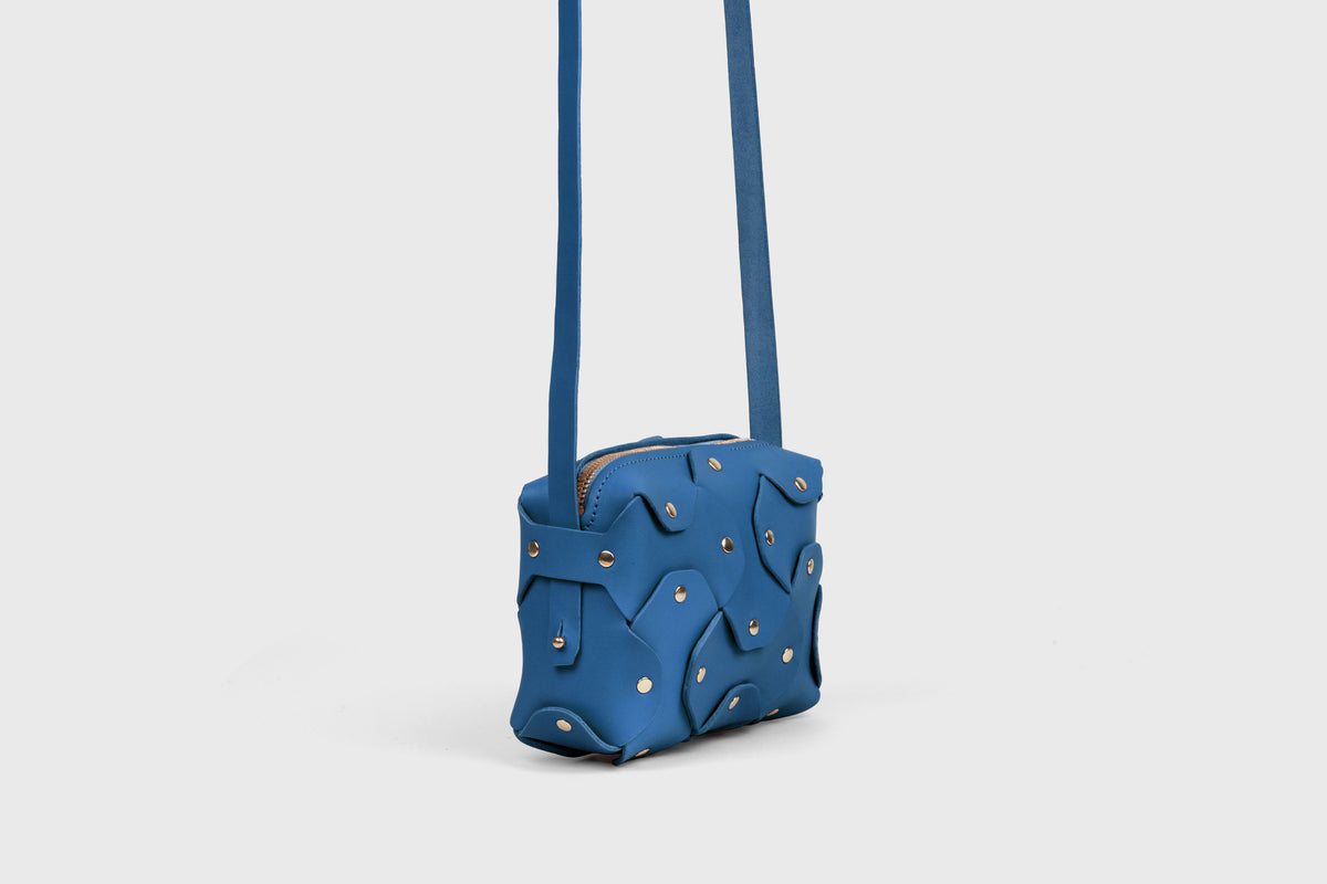 Rivet Bag Small Royal Blue Colour Leather Vegetable Tanned Modern Minimal Design Premium Quality Atelier Madre Manuel Dreesmann Barcelona 2