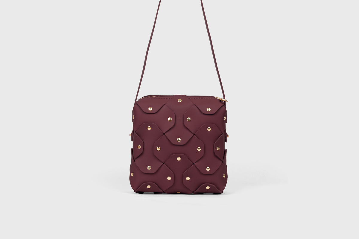 Rivet Bag Squared Burgundy Leather Atelier Madre Manuel Dreesmann Barcelona Spain 2