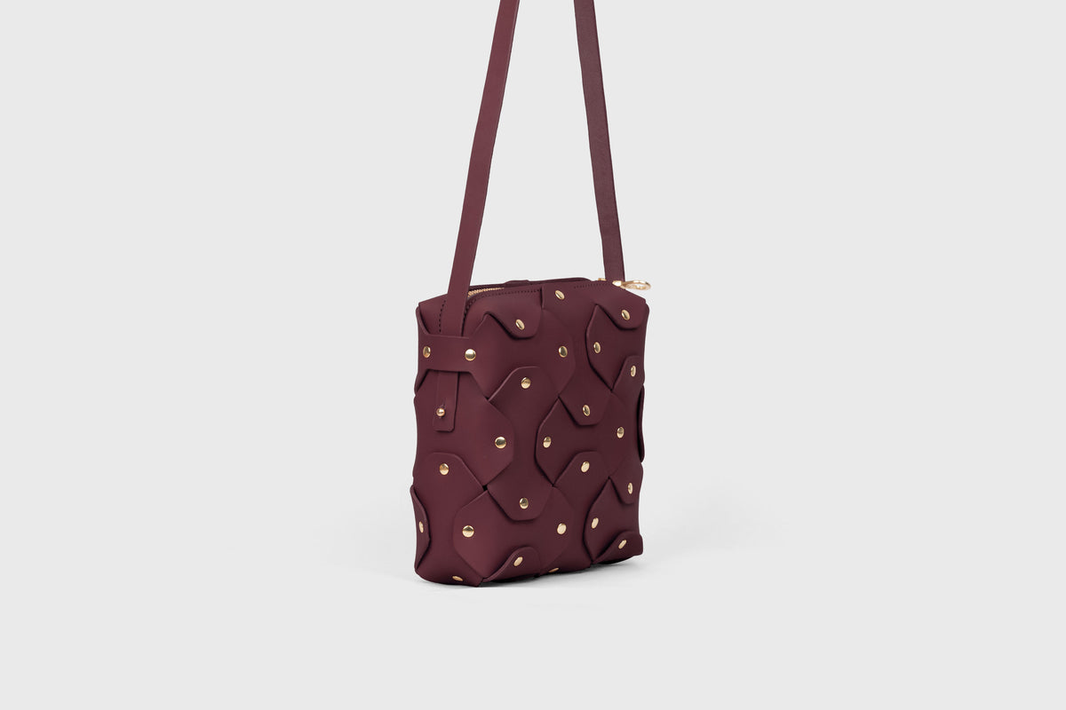 Rivet Bag Squared Burgundy Leather Atelier Madre Manuel Dreesmann Barcelona Spain 3