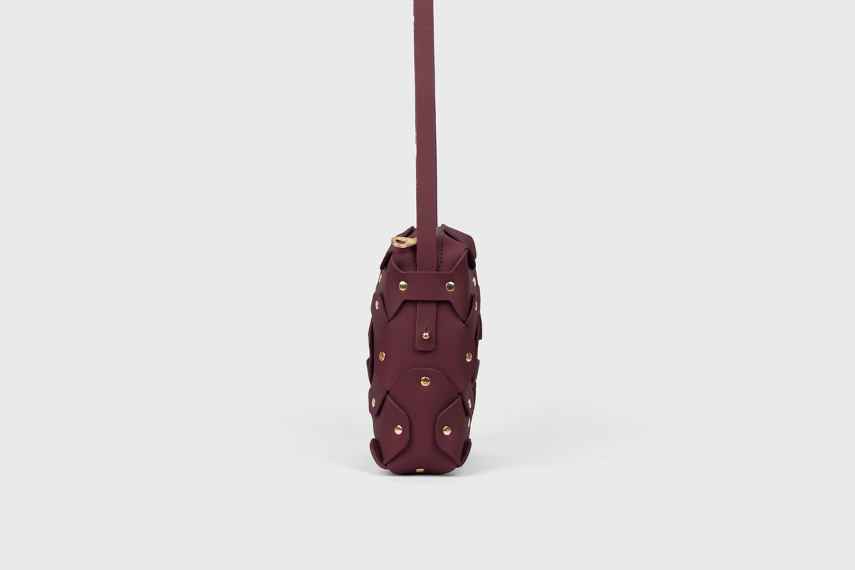 Rivet Bag Squared Burgundy Leather Atelier Madre Manuel Dreesmann Barcelona Spain 4