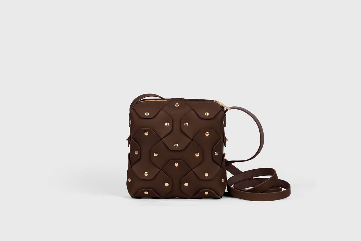 Rivet Bag Squared Chocolate Brown Leather Atelier Madre Manuel Dreesmann Barcelona Spain 1