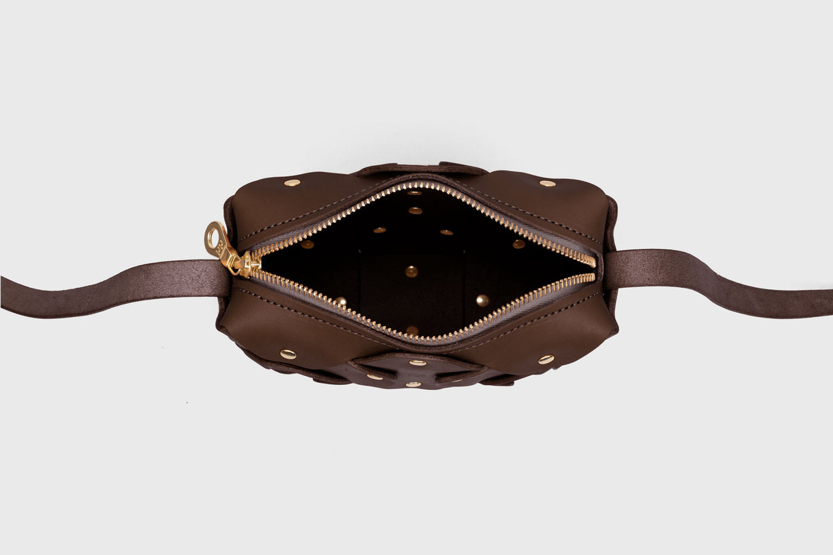 Rivet Bag Squared Chocolate Brown Leather Atelier Madre Manuel Dreesmann Barcelona Spain 6