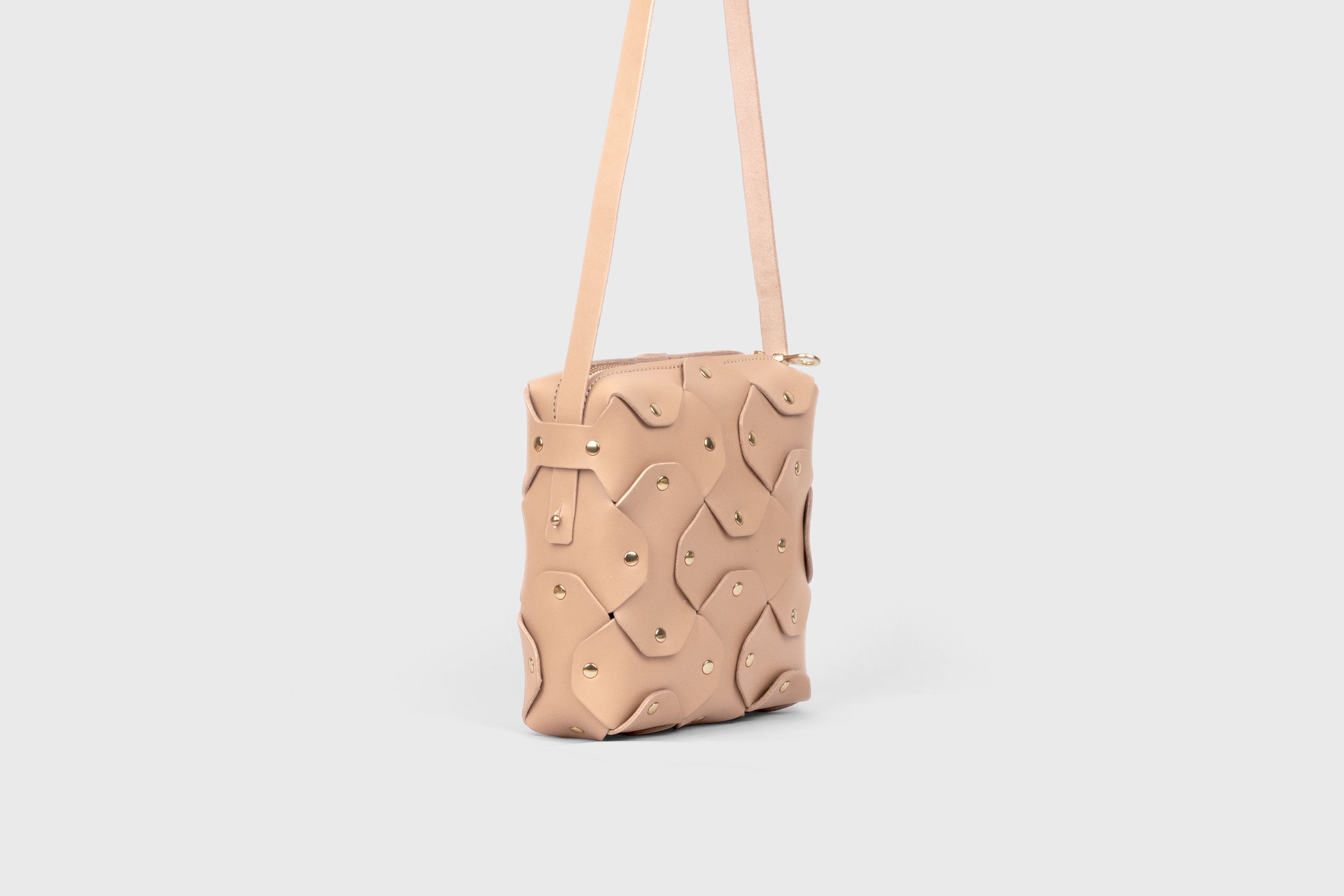 Rivet Bag Squared, Natural Colour Leather Bag, Minimalist Modern Design Premium Quality from Atelier Madre Manuel Dreesmann, Barcelona