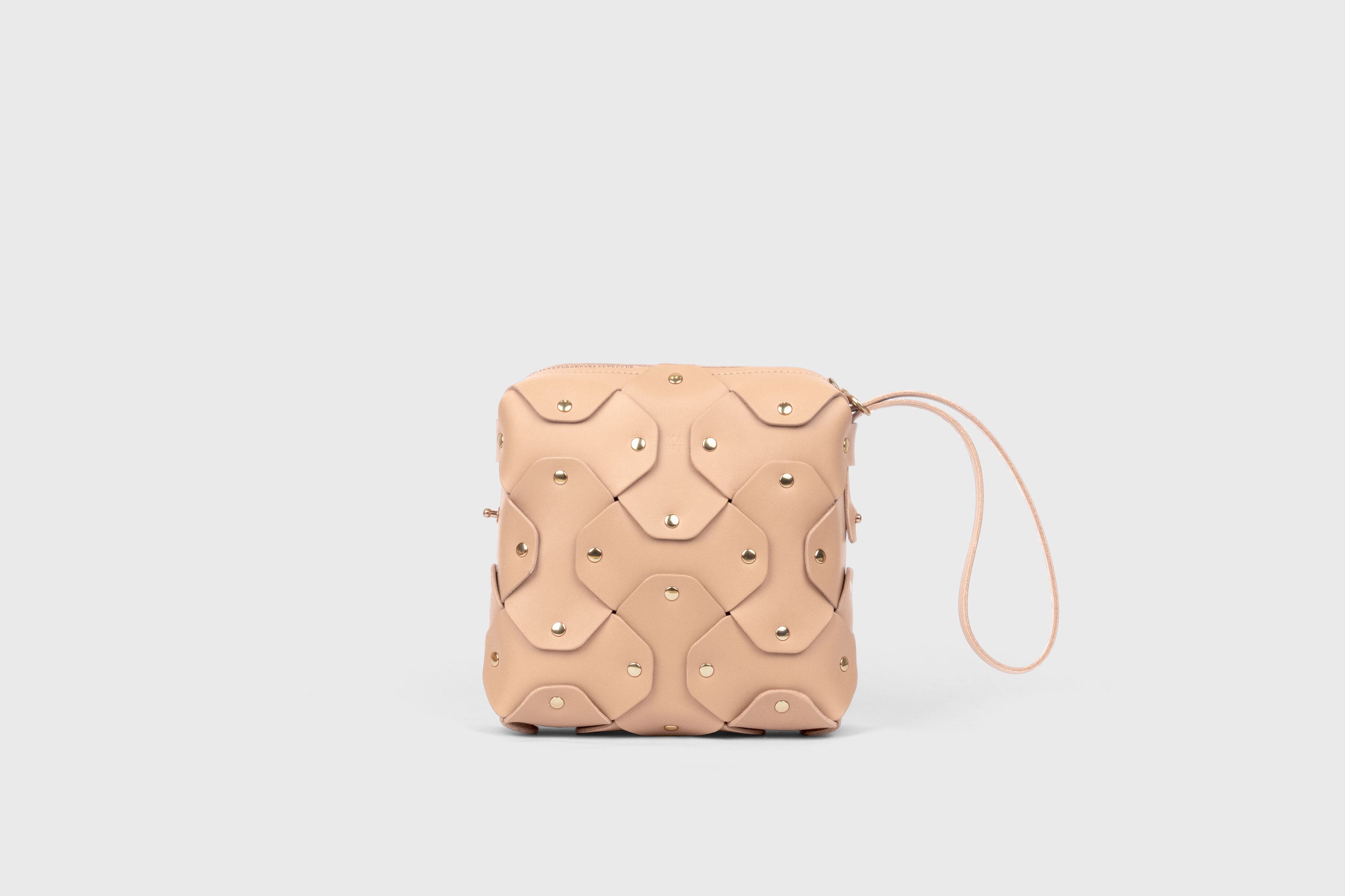Rivet Bag Squared, Natural Colour Leather Bag, Minimalist Modern Design Premium Quality from Atelier Madre Manuel Dreesmann, Barcelona