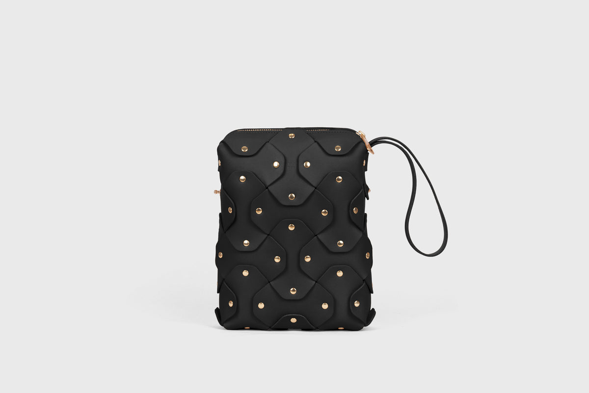 Rivet Bag Tall Black Colour Leather Vegetable Tanned Modern Minimal Design Premium Quality Atelier Madre Manuel Dreesmann Barcelona 5