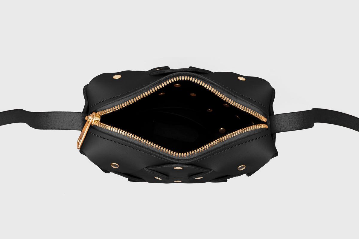 Rivet Bag Tall Black Colour Leather Vegetable Tanned Modern Minimal Design Premium Quality Atelier Madre Manuel Dreesmann Barcelona 6
