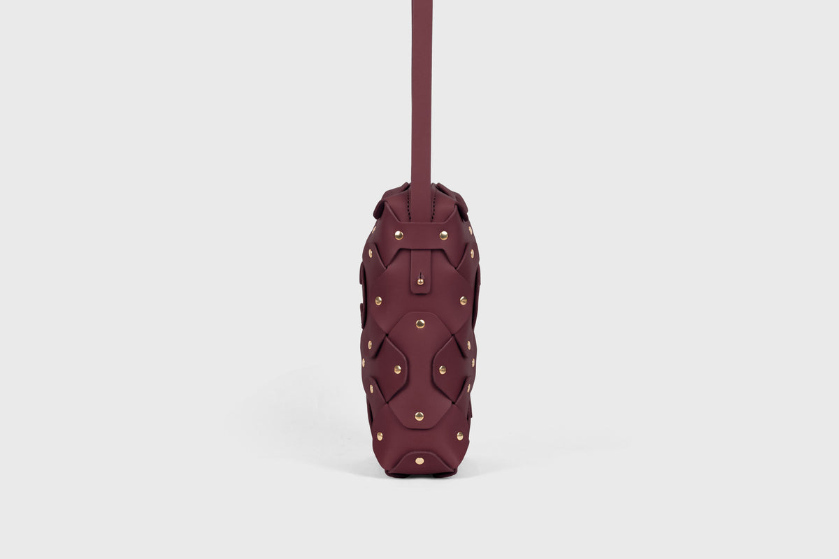 Rivet Bag Tall Burgundy Leather Atelier Madre Manuel Dreesmann Barcelona Spain 4
