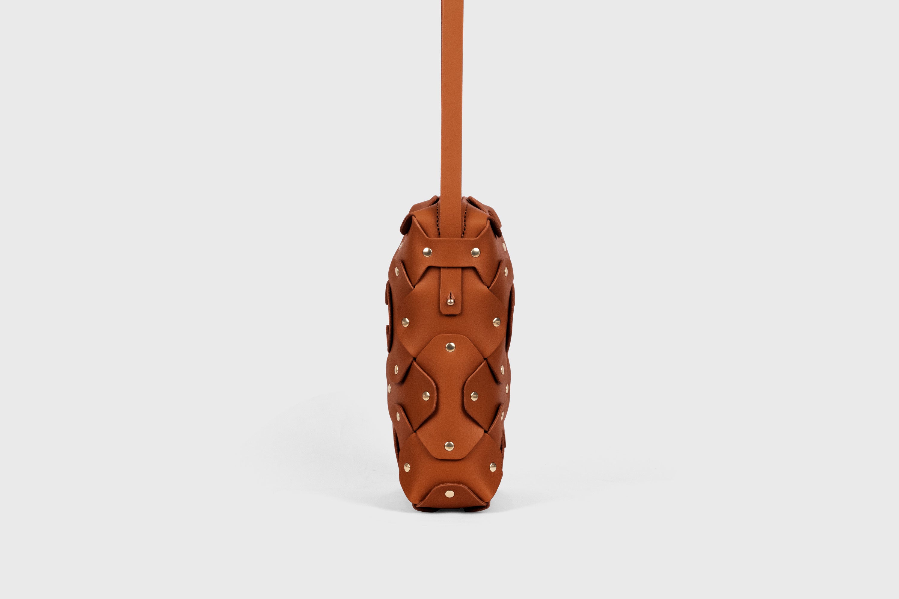 Rivet Bag Tall, Dark Brown Colour, Vegetable-Tanned Leather, Modern Minimal Design. Premium Quality, Atelier Madre, Manuel-Dreesmann, Barcelona