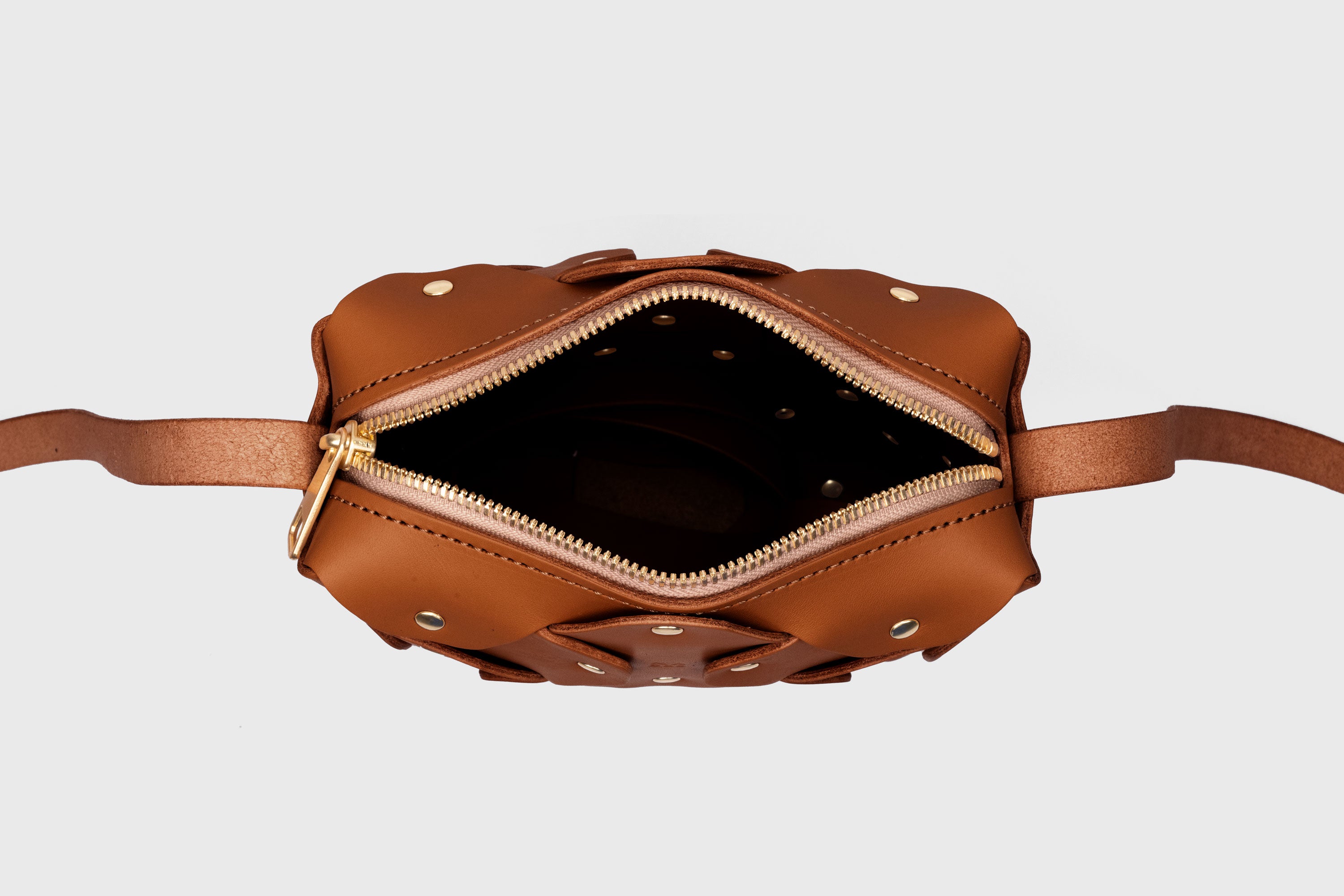 Rivet Bag Tall, Dark Brown Colour, Vegetable-Tanned Leather, Modern Minimal Design. Premium Quality, Atelier Madre, Manuel-Dreesmann, Barcelona