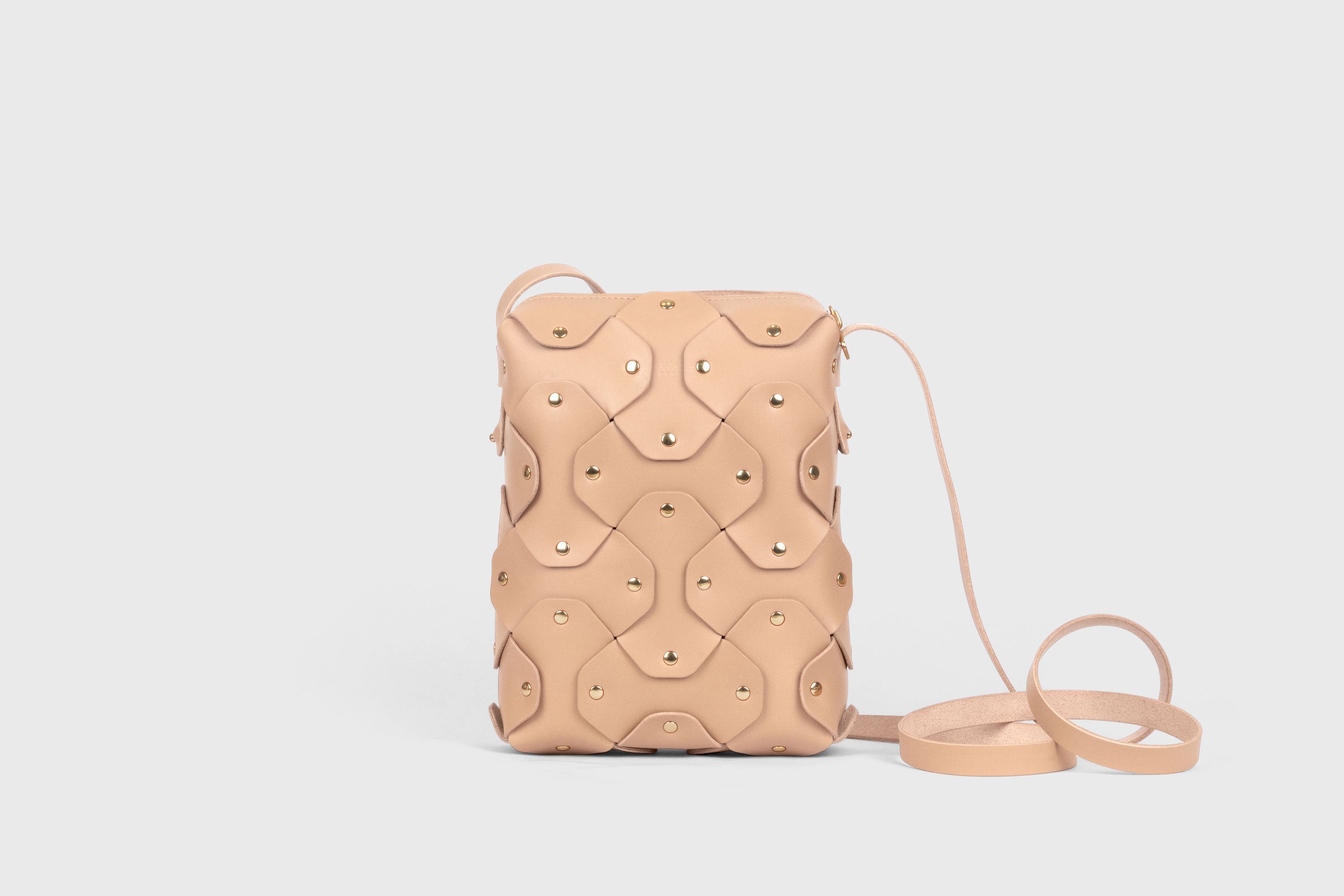 Rivet Bag Tall, Natural Colour, Vegetable-Tanned Leather, Modern Minimal Design. Premium Quality, Atelier Madre, Manuel-Dreesmann, Barcelona