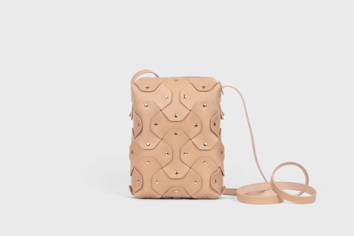 Rivet Bag Tall Natural Colour Leather Vegetable Tanned Modern Minimal Design Premium Quality Atelier Madre Manuel Dreesmann Barcelona 1