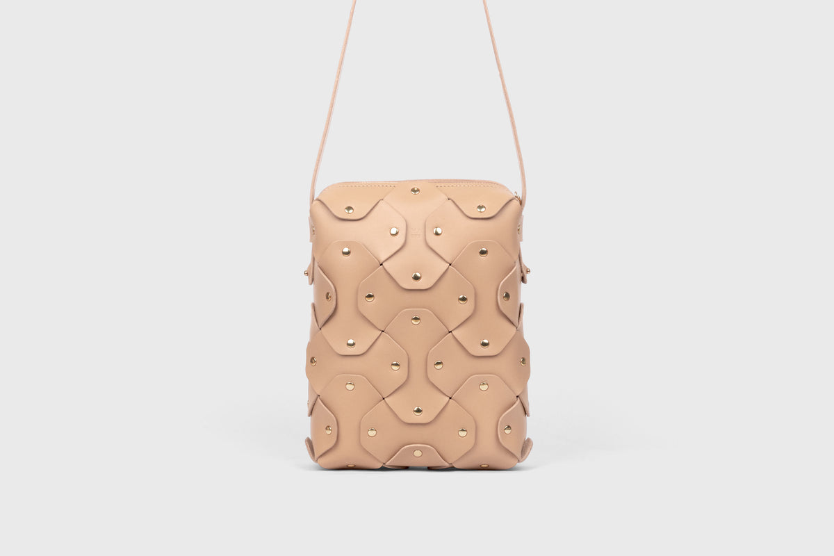 Rivet Bag Tall Natural Colour Leather Vegetable Tanned Modern Minimal Design Premium Quality Atelier Madre Manuel Dreesmann Barcelona 2