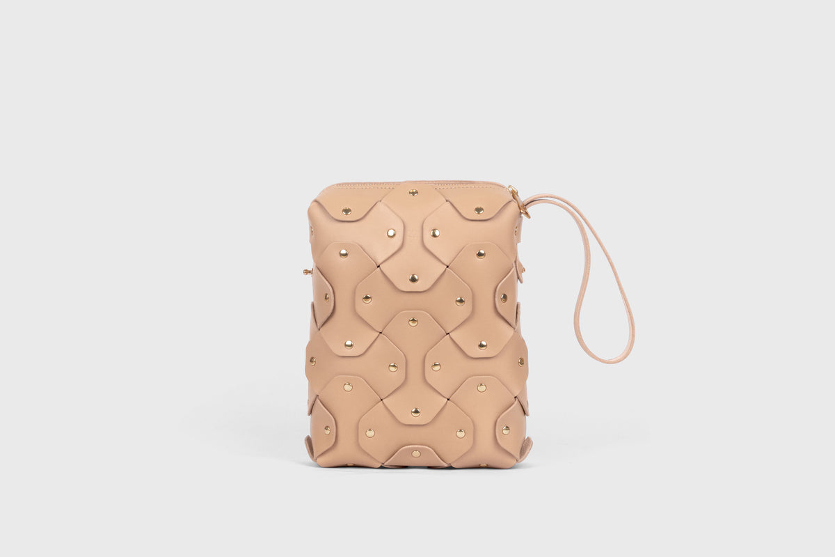 Rivet Bag Tall Natural Colour Leather Vegetable Tanned Modern Minimal Design Premium Quality Atelier Madre Manuel Dreesmann Barcelona 5