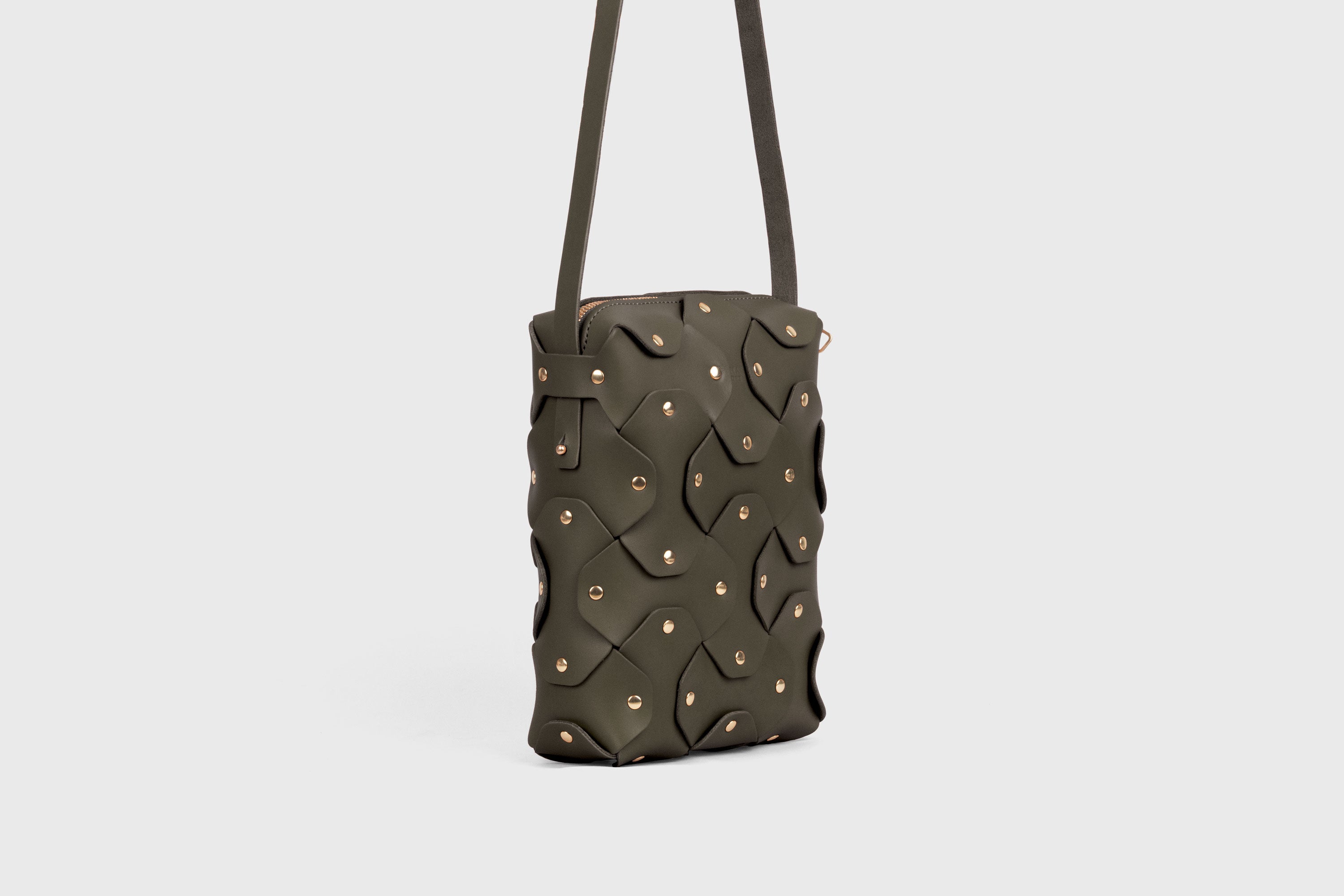 Rivet Bag Tall, Olive Green, Vegetable-Tanned Leather, Modern Minimal Design. Premium Quality, Atelier Madre, Manuel-Dreesmann, Barcelona