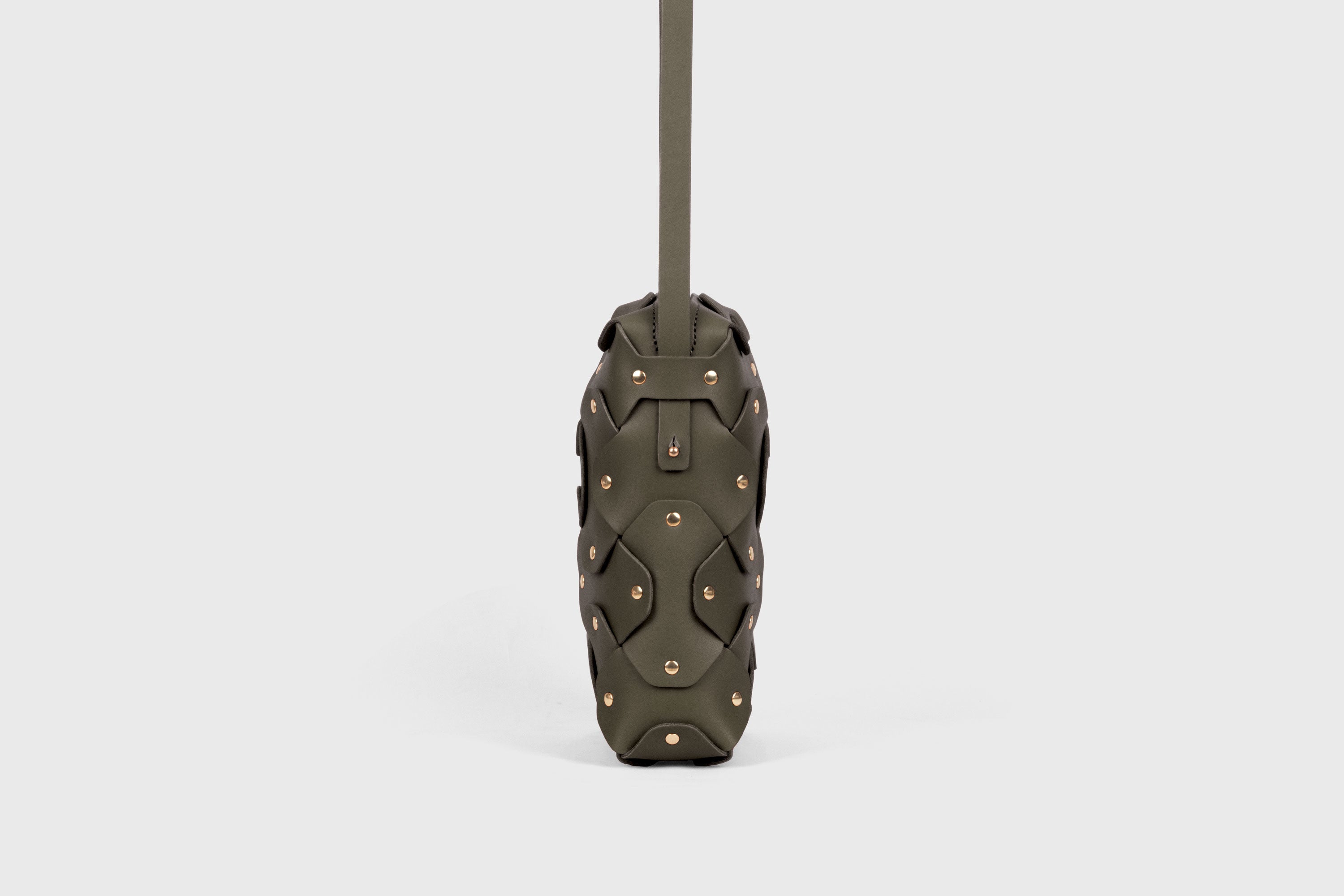 Rivet Bag Tall, Olive Green, Vegetable-Tanned Leather, Modern Minimal Design. Premium Quality, Atelier Madre, Manuel-Dreesmann, Barcelona