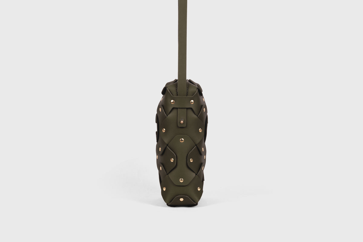 Rivet Bag Tall Olive Green Colour Leather Vegetable Tanned Modern Minimal Design Premium Quality Atelier Madre Manuel Dreesmann Barcelona 4