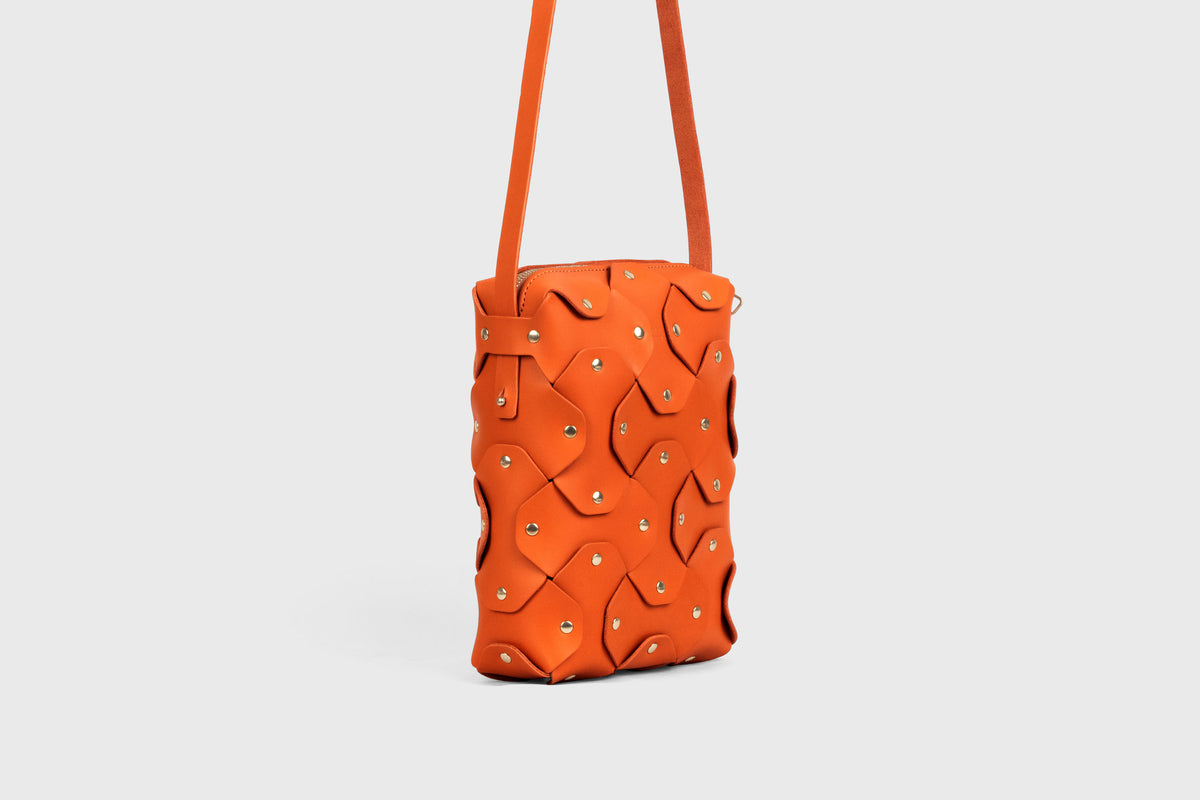 Rivet Bag Tall Orange Colour Leather Vegetable Tanned Modern Minimal Design Premium Quality Atelier Madre Manuel Dreesmann Barcelona 3