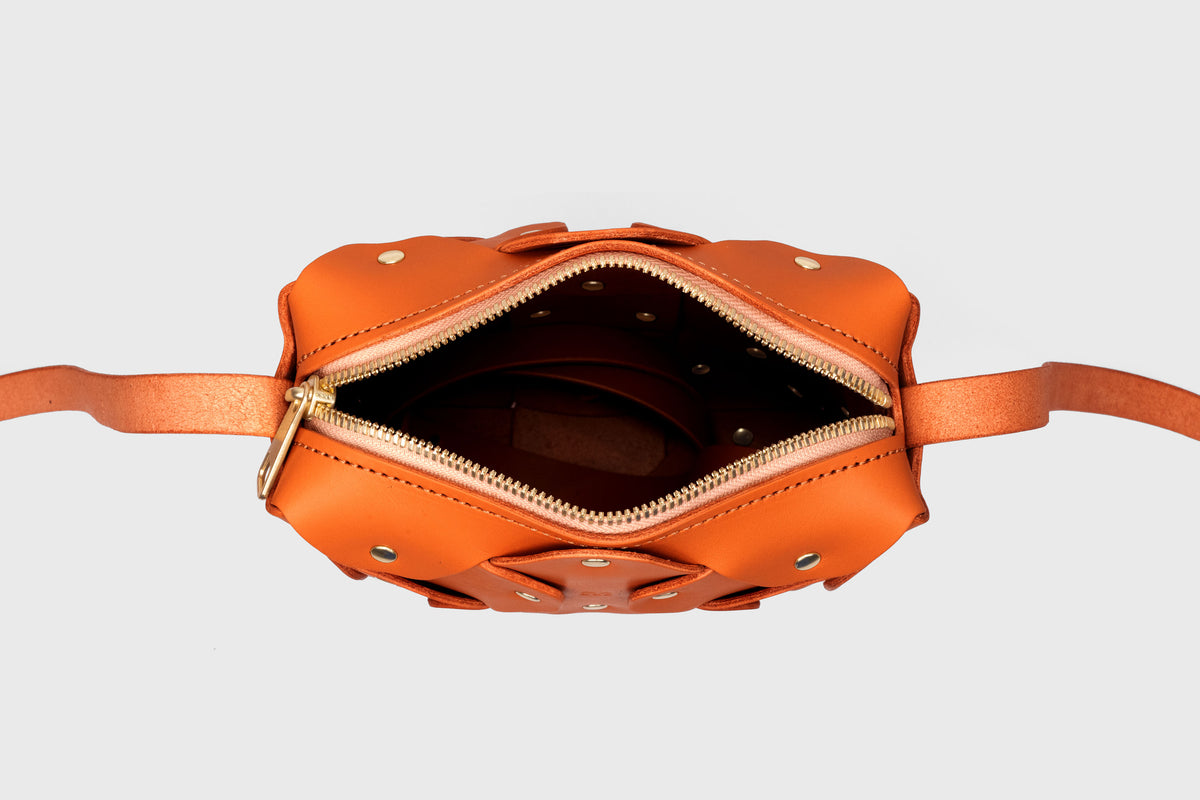 Rivet Bag Tall Orange Colour Leather Vegetable Tanned Modern Minimal Design Premium Quality Atelier Madre Manuel Dreesmann Barcelona 6