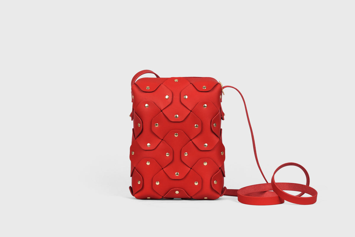 Rivet Bag Tall Red Colour Leather Vegetable Tanned Modern Minimal Design Premium Quality Atelier Madre Manuel Dreesmann Barcelona 1