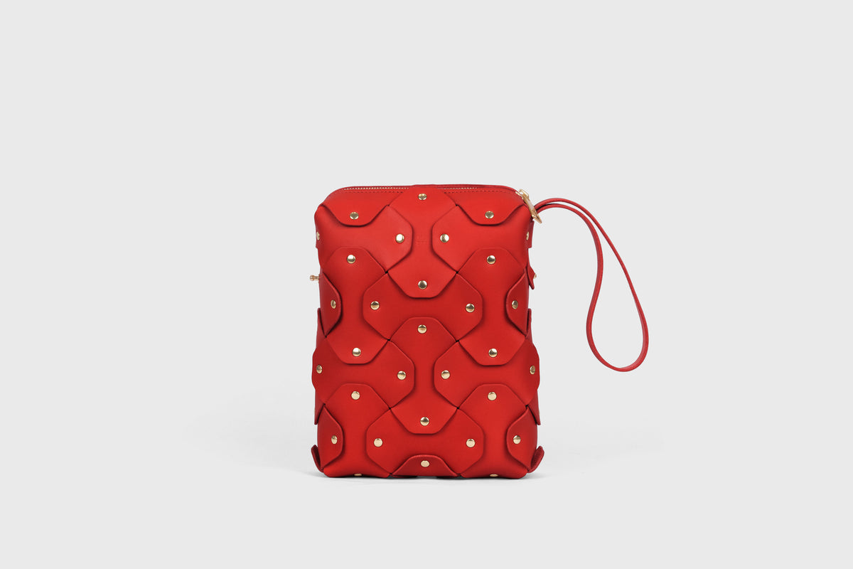 Rivet Bag Tall Red Colour Leather Vegetable Tanned Modern Minimal Design Premium Quality Atelier Madre Manuel Dreesmann Barcelona 5