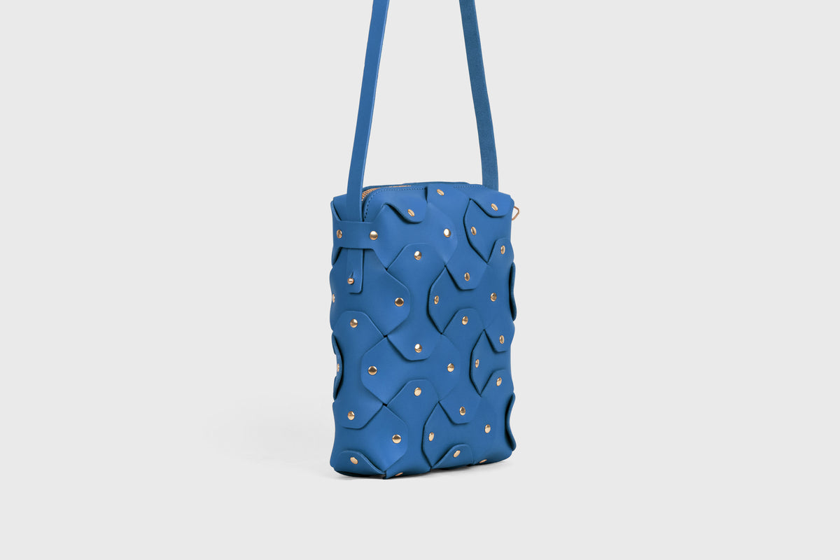 Rivet Bag Tall Royal Blue Colour Leather Vegetable Tanned Modern Minimal Design Premium Quality Atelier Madre Manuel Dreesmann Barcelona 3